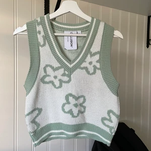 Stickad väst - Stickad väst från asos i strl 36, 150kr+frakt 💚