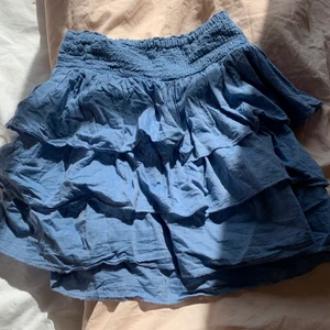 Kjol - Super fin kjol som tyvärr inte kommer till användning💕💕