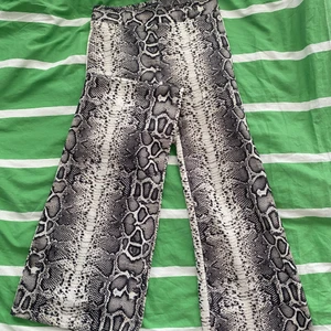 byxor - stl xs, 130kr. samfraktar gärna