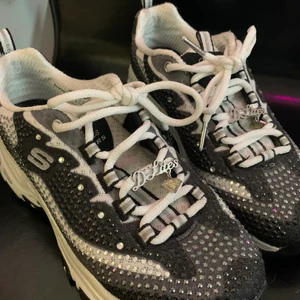 Skechers D’lites  - Skechers D’lites med diamanter! Aldrig använda. Slutsålda på skechers hemsida! Storlek 37,5 & jättebekväma 🤝