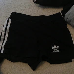 Adidas mjukisshort  - Jättesköna shorts från adidas