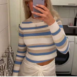 Långarmad  - Superfin knappt använd tröja (lånad bild) men exakt likadan. Buda från 100kr eller köp direkt för 220+ frakt🤎