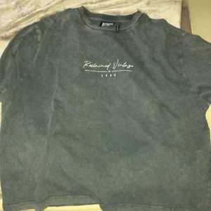 Ny T-shirt  - Ny T-shirt stl s mer som en xs