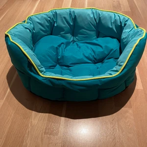 Hundbädd - Fintskick utan skador. Inköpspris 400kr