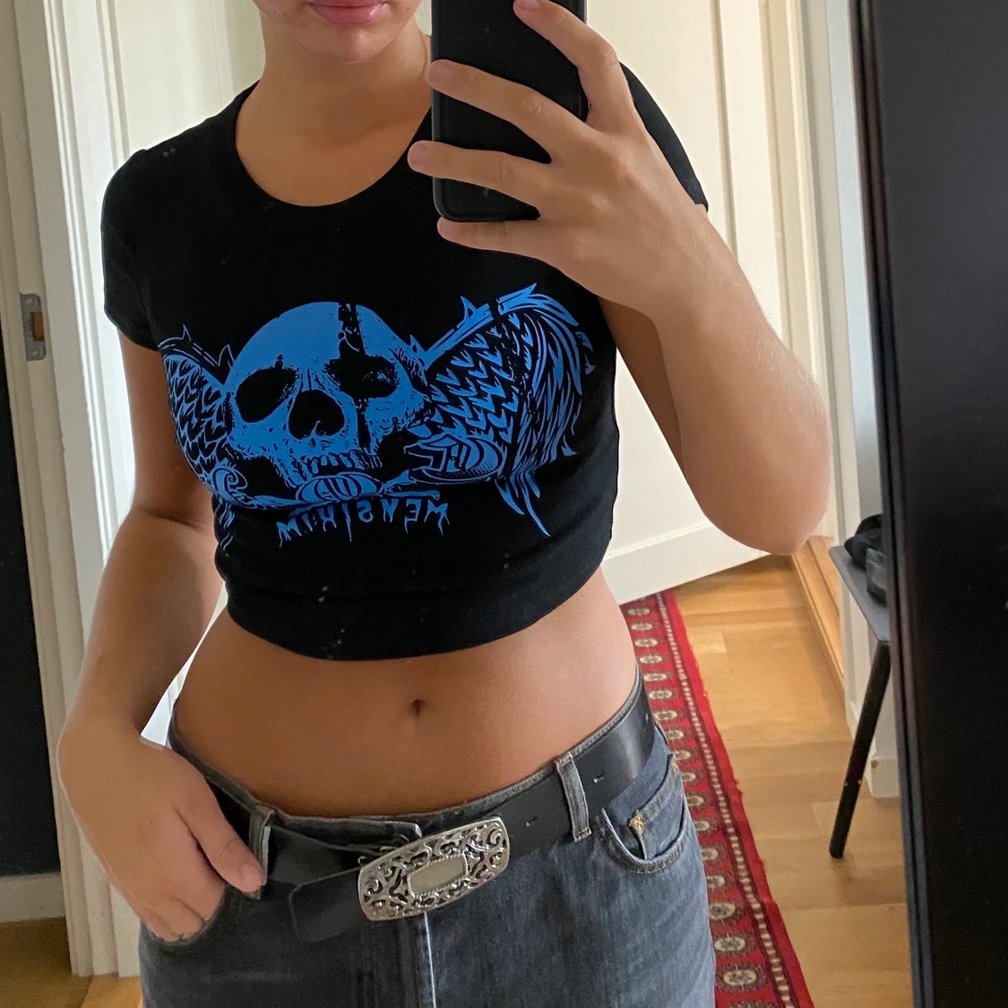 Jättesnygg tajt t-shirt med skelettmotiv - 90