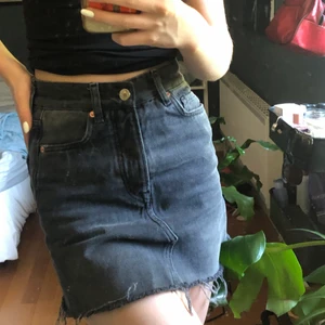 Jeanskjol - Jeans kjol, står stl 32 passar bra på mig som brukar ha  xs.