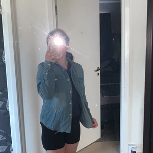 En jeans jacka från lager 157 - En jeans jacka som inte är använd