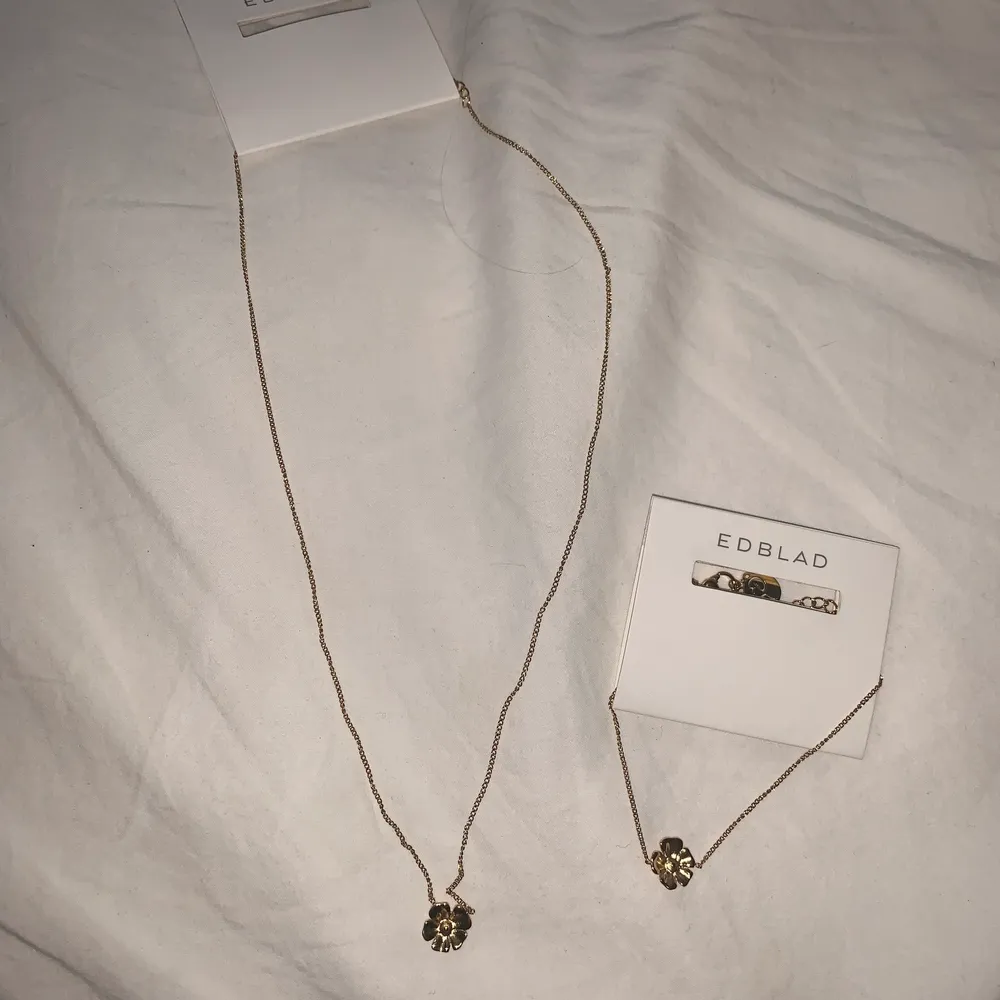Guldfärgade smycken som matchar. Ett halsband och armband. Säljes tillsammans, inte enskilt . Övrigt.