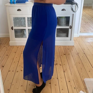 Kjol - Blå, genomskinlig långkjol, perfekt beach cover up