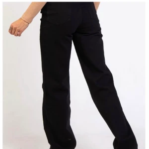 Madlady jeans  - Superfina jeans från madlady i strl 40 men skulle säga att de motsvarar en 38 också. Köpta här på Plick men inte min stil när jag fick hem dom, fint skick. 