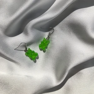 ~örhängen~ - Gröna björnörhängen 29kr + 12kr frakt🤎