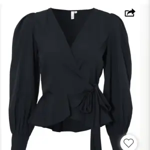 Säljer denna fina tröjan från Nelly.com kostade 300 men säljer den för 70💕aldrig använt ❤️