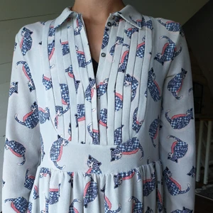 Klänning Paul & Joe. 36  - Klänning från Paul & Joe. Super fint skick, använd 2 gånger. Kjolen är fodrad och har två fickor. 36 normal i storleken. Frakt ingår alltid på min sida! 