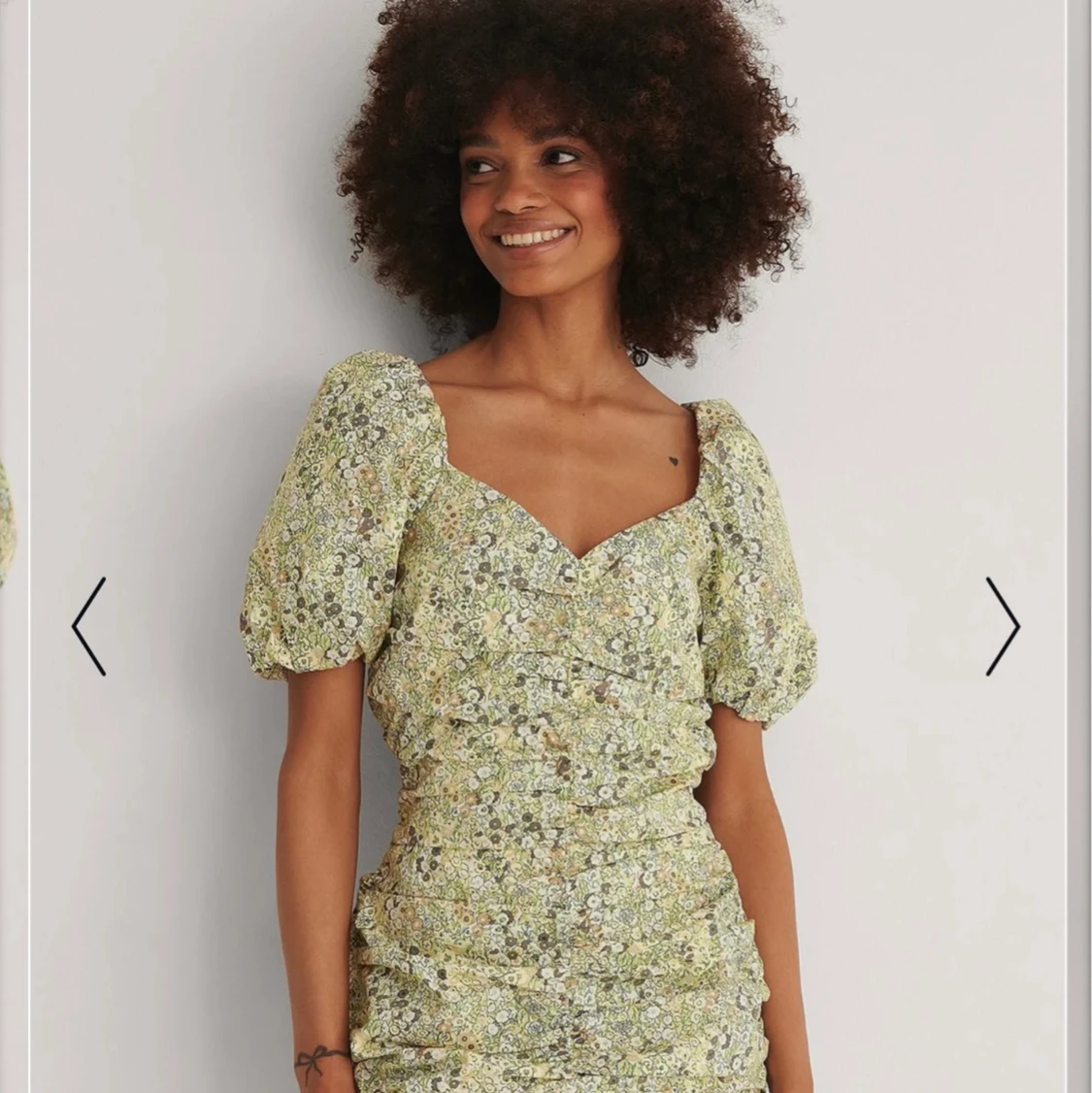 Blommig sommarklänning - 90