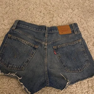 Levis shorts - Snygga levis 501 shorts, köpta 2019 använda 1 gång. 