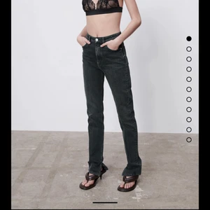 Zara jeans  - jeans från zara som är använda ett fåtal gånger!! såå snygga men inte kommit till användning!🥰