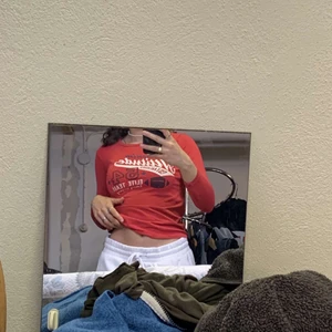 vintage röd tröja -  2000s röd tröja. 