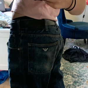 Baggy Armani jeans - Fina o bra skick lite färg på ens benet bara