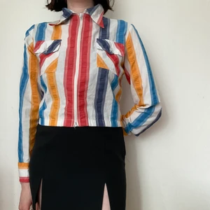 Cute croptop skjorta  - Söt crop top skjorta från humana aldrig använd 💛💙❤️