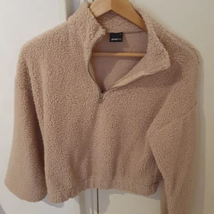 Höst vinter, dragkedja hals tröja - Har en beige rosa färg