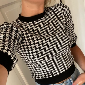 Topp - Söt topp med lite puff på axlarna! 💜 köparen står för frakt! 