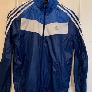 Adidas jacka  - Adidas jacka bra skick 
