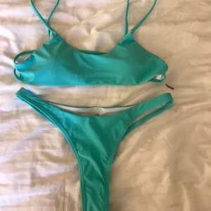 Bikini - Bikini från SHEIN. Aldrig använd. Säljs då den inte passar. Storleken är M men skulle säga att den snarare är en S. Köpare står för frakt.💞