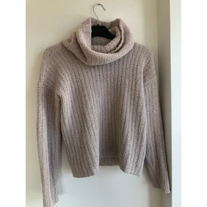 Stickad tröja  - Mjuk tröja från Cubus i strl XS. Använd