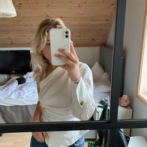 Linne blus  - Fin One shoulder blus i från Zara 