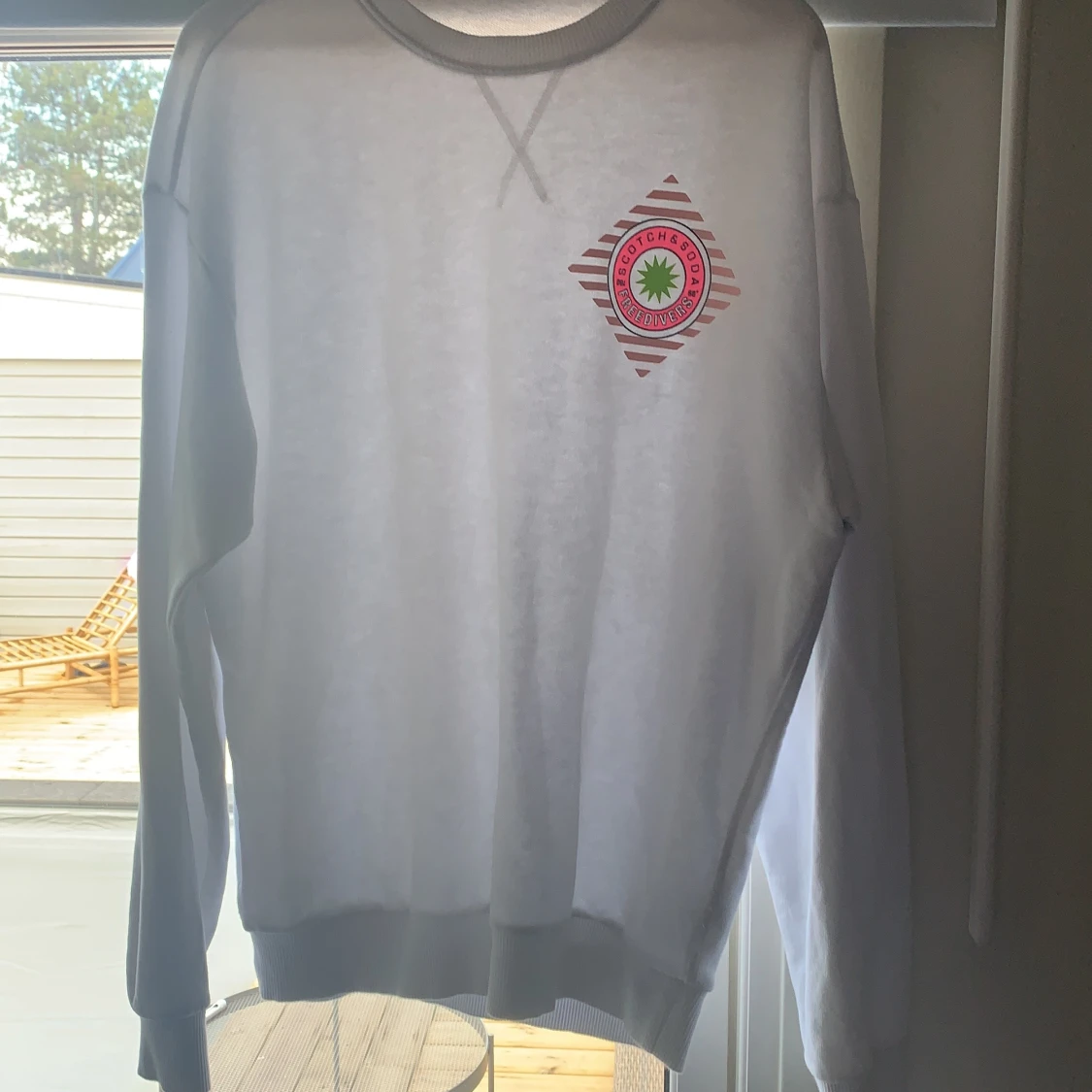 Vit collegetröja - 91