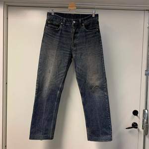 Gråa Levis 501 jeans, 32/34 men uppsydda så e lite kortare, därav för korta för mig och därför säljer jag dem, är 186. Dm för mer info/pris