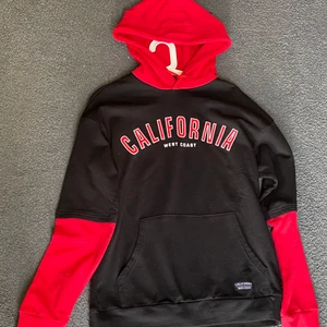 Shein Hoodie - Hoodie köpt från Shein men aldrig använd. Skick: 10/10. Den är tvättad!!!