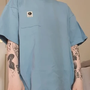 Oversized polar t-shirt - Nice polar t-shirt. Kan nog användas som klänning om man känner för det