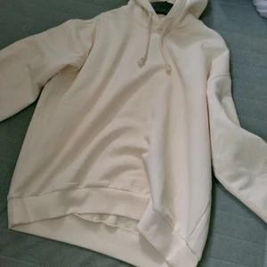 Hm huddie - En orange huddie ifrån HM. Den är storlek s men kan passa M också.