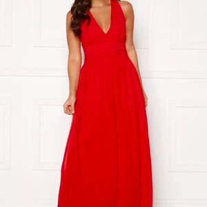 Balklänning - Röd balklänning från Bubbleroom. Endast använd en gång. Perfekt till bal eller någon annan tillställning! 😍 Köparen står för eventuell frakt. Kan mötas upp i Lund.