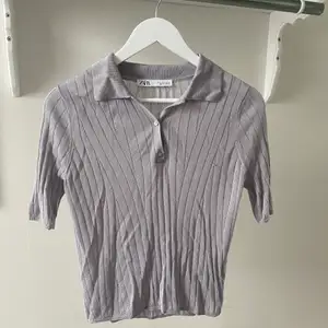 Säljer min gråa T-shirt skjorta från Zara✨ Endast använd en gång💞 55kr + frakt
