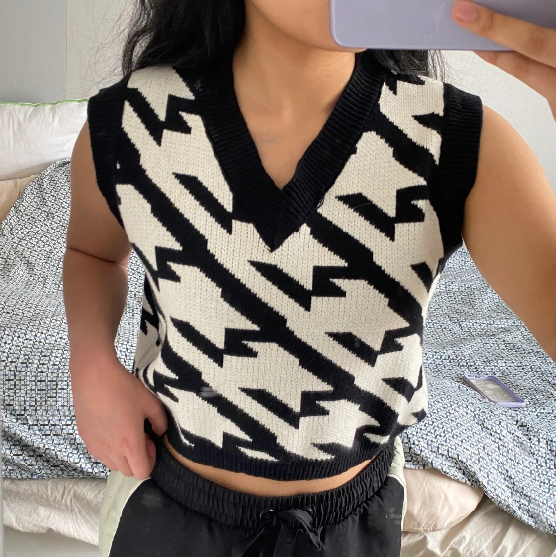 V-ringad mönstrad tröja väst