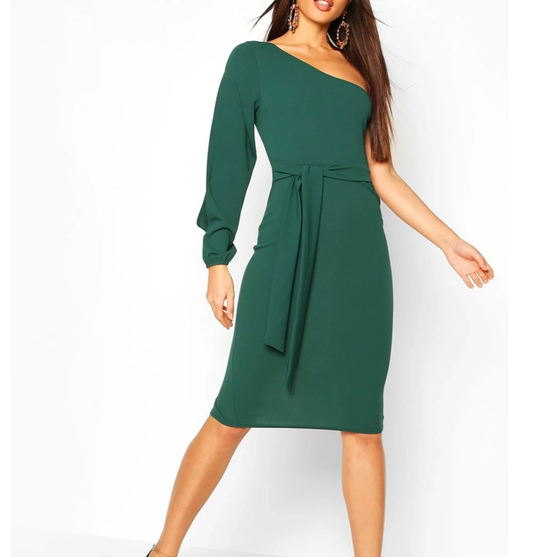 midiklänning med slitsad ärm och knytband - 91