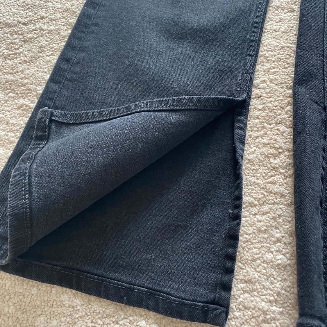 Split-detalj jeans - 91