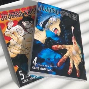 Jujutsu kaisen manga 4 & 5 - Säljer båda för 165kr och en för 80kr :)