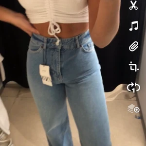Zara jeans - Supersnygga zara jeans i strl 38 med lappar på då de tyvärr är för små för mig.