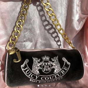 SÖKES - Liten Juicy couture väska - Hej! Letar efter en liten väska ifrån Juicy couture. Färg spelar ingen roll, men måste vara i gott skick!