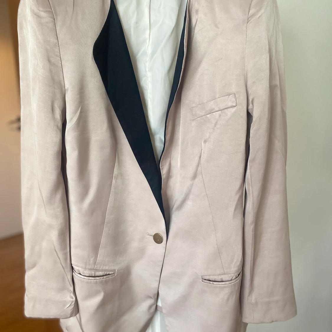 Blazer i satinimitation från H&M
