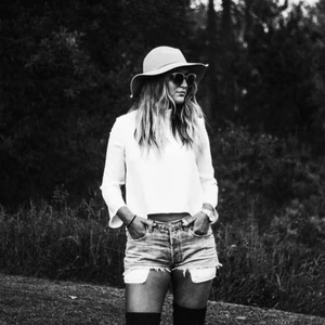 Vintage Levis shorts strl 30/31 - Säljer mina snygga vintage Levis shorts i strl 30/31, på shortsen står det strl 33 men de stämmer inte över huvudtaget utan de passar mer en som har 30/31