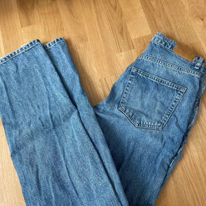 90s high stl 36 - Modell från Gina tricot, använda 1 gång pga lite för stora på mig. Bra längd på mig som är ca 175cm