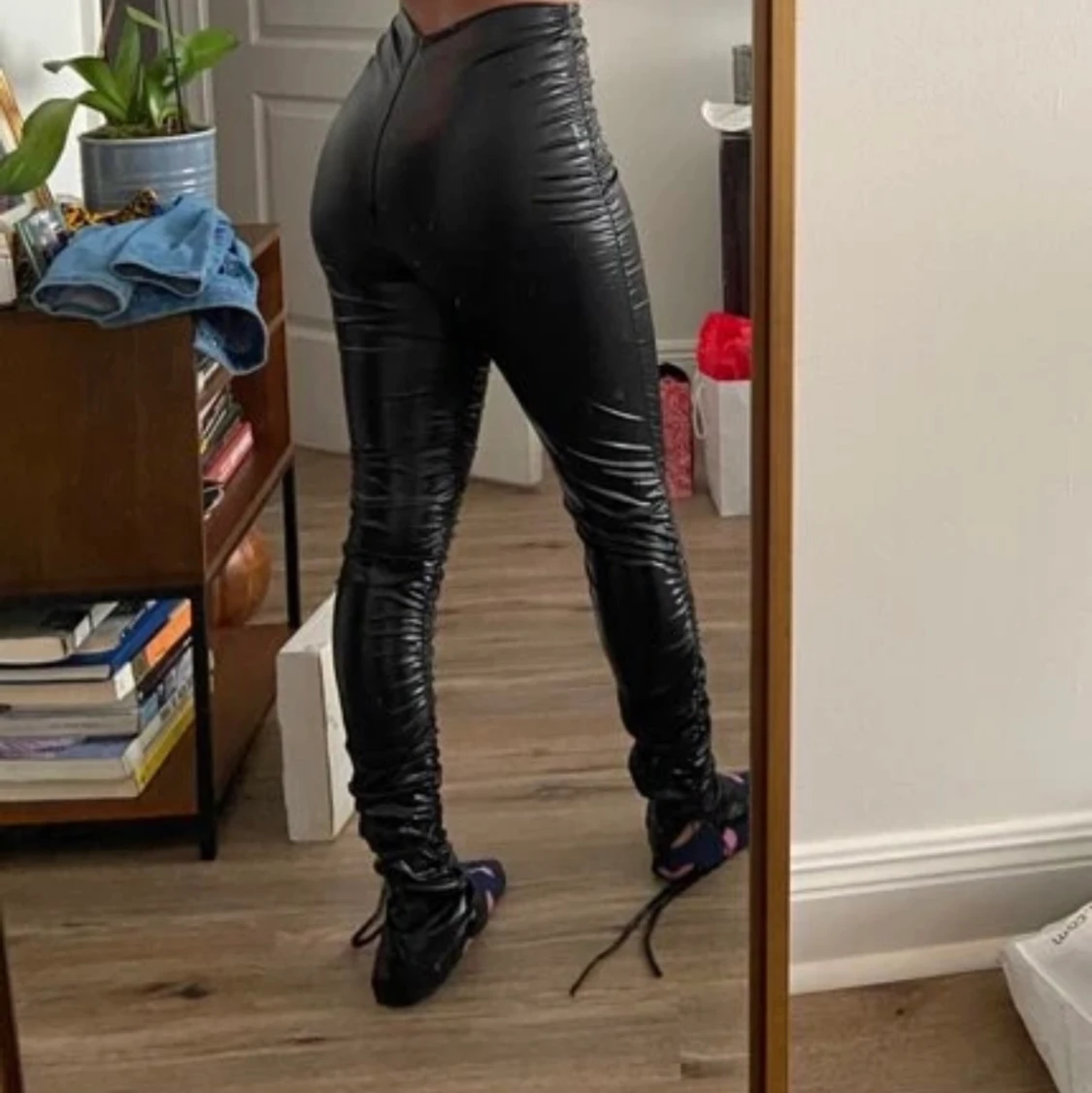 Glamourösa byxor, lackbyxor  - 90