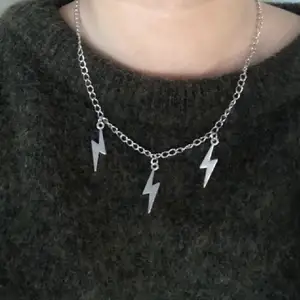 Super coolt halsband! 80kr (frakten är inkluderad i priset) hör av er vid intresse eller funderingar! 💓🥰⚡️✨