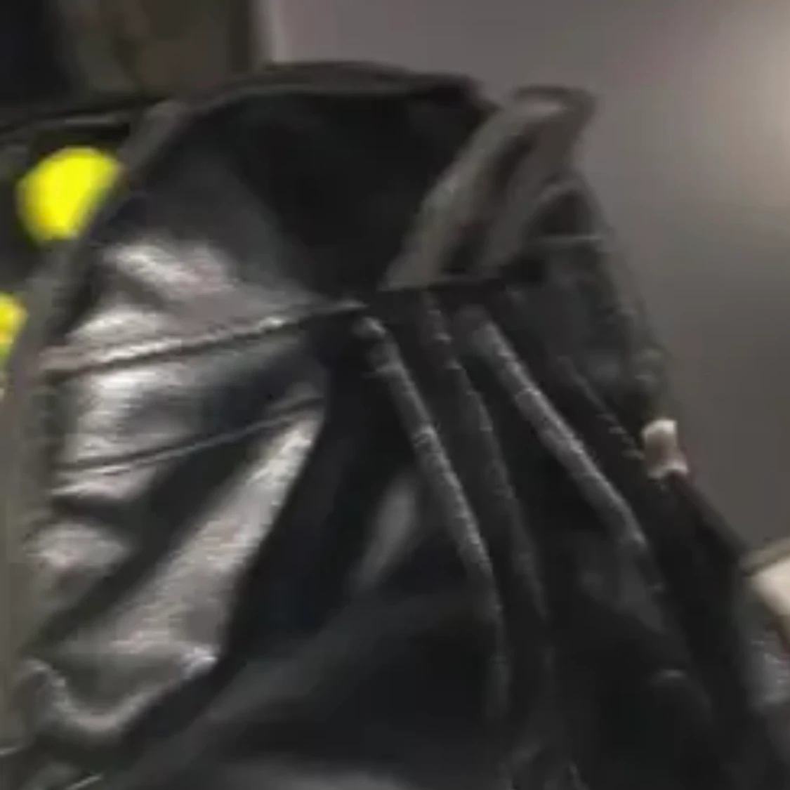 Väska med taggar - 90