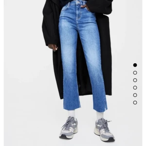 ZARA HIGH RISE JEANS  - BRAND NEW Jeans with Slit at the end. Bought for 399kr. Free shipping! 