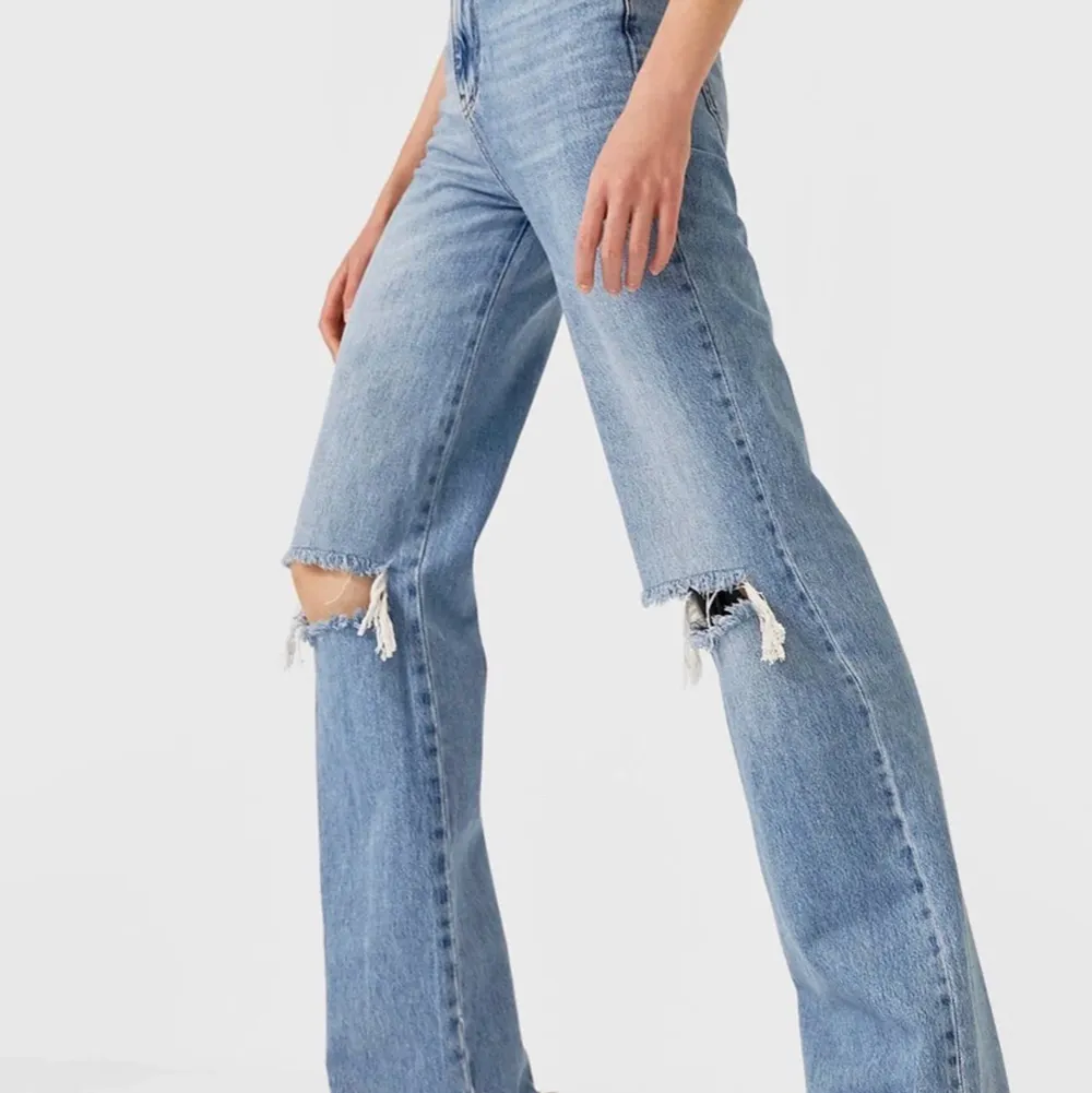 ANVÄNDA MAZ 3 gånger då jag har ett par liknade jeans. Avklippa för dem som är från 158 cm - 160 cm❤️jätte sköna och fin pass form.        Pris kan diskuteras vid snabb affär. Frakt är inräknat i priset. Jeans & Byxor.